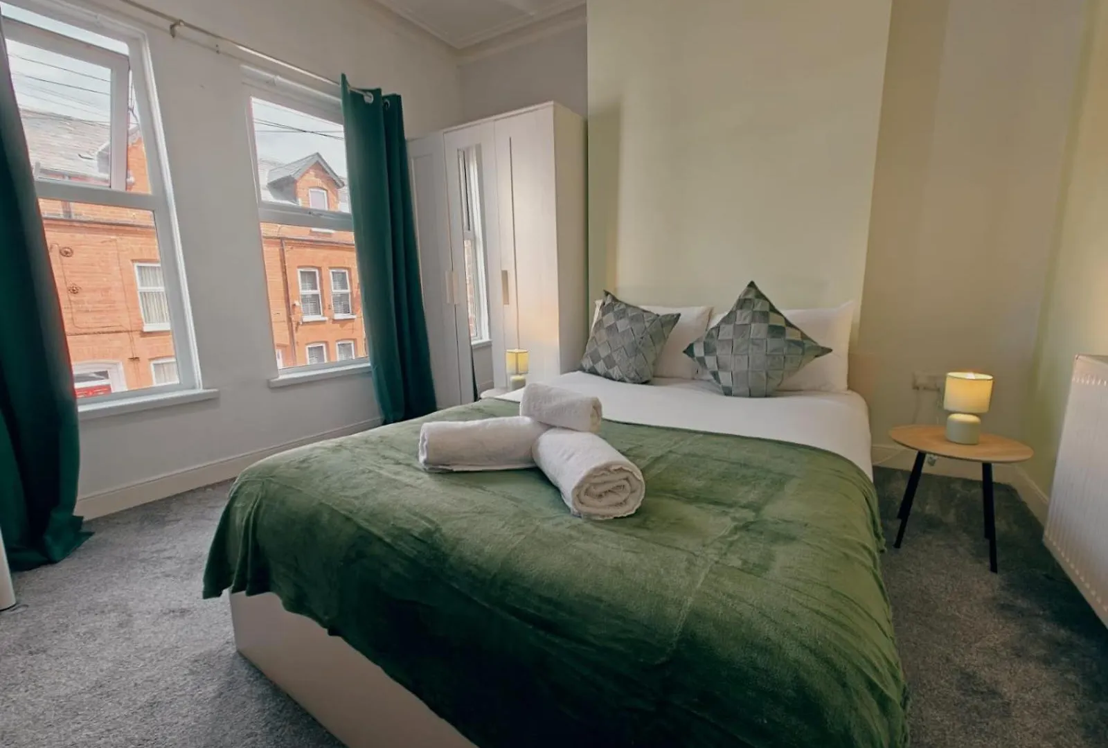4Br Ravenhill Modern Home 贝尔法斯特