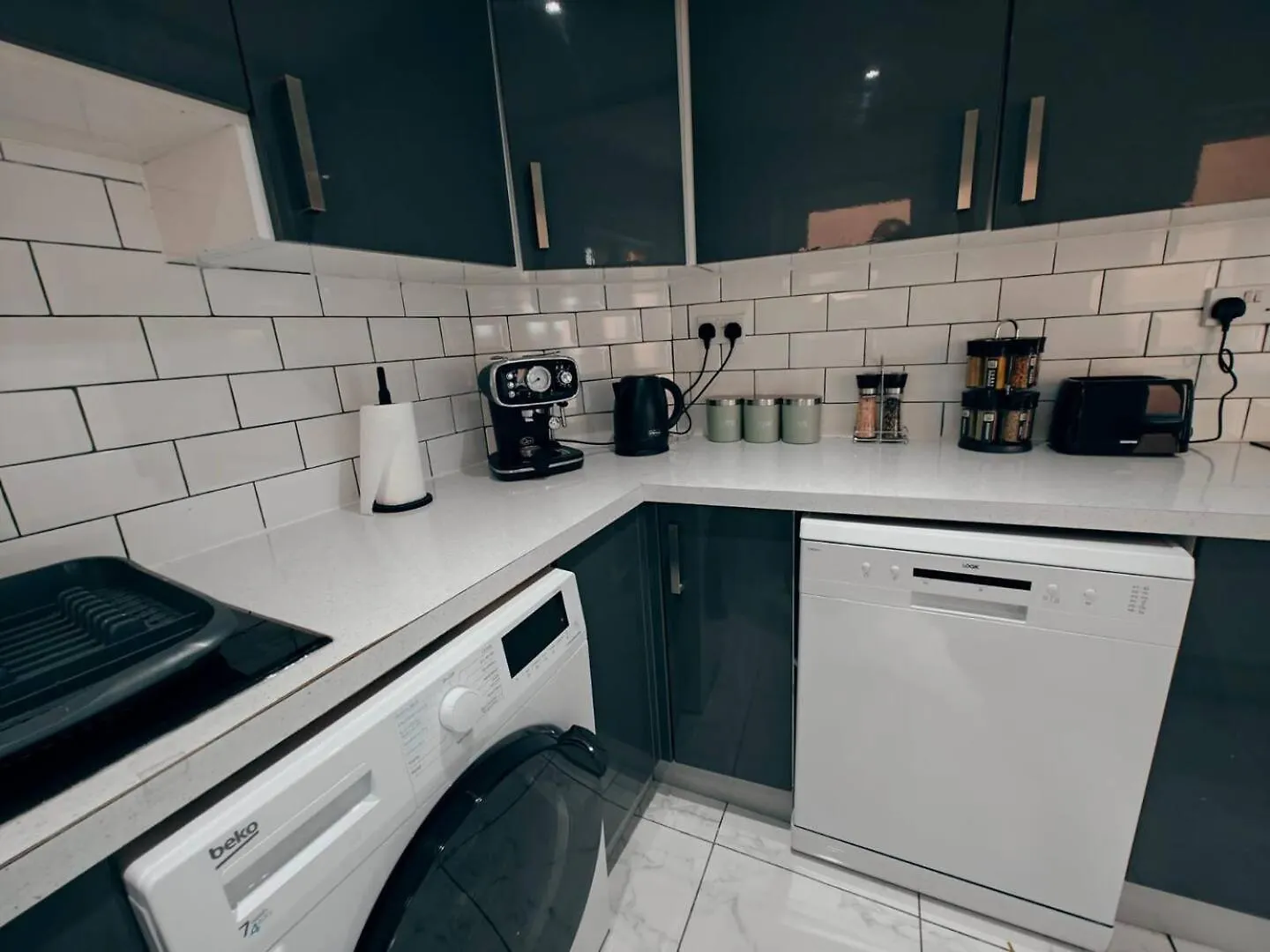 4Br Ravenhill Modern Home Belfast 0*,